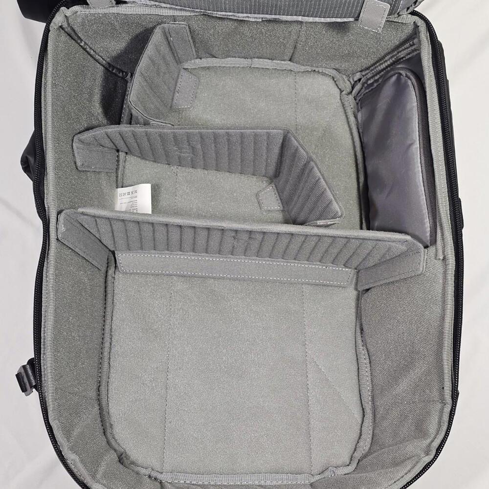 ULANZI BP09 Camera Backpack Versatile Camera Travel Bag 22L Capacity - Picture 7 of 13